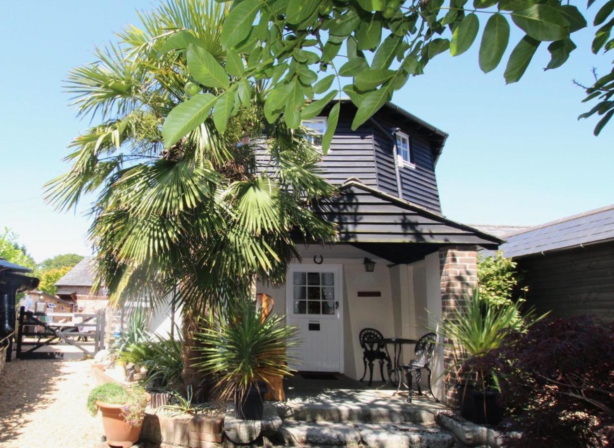 Hunston Mill Self Catering Dog Stay For Free Chichester Exteriör bild