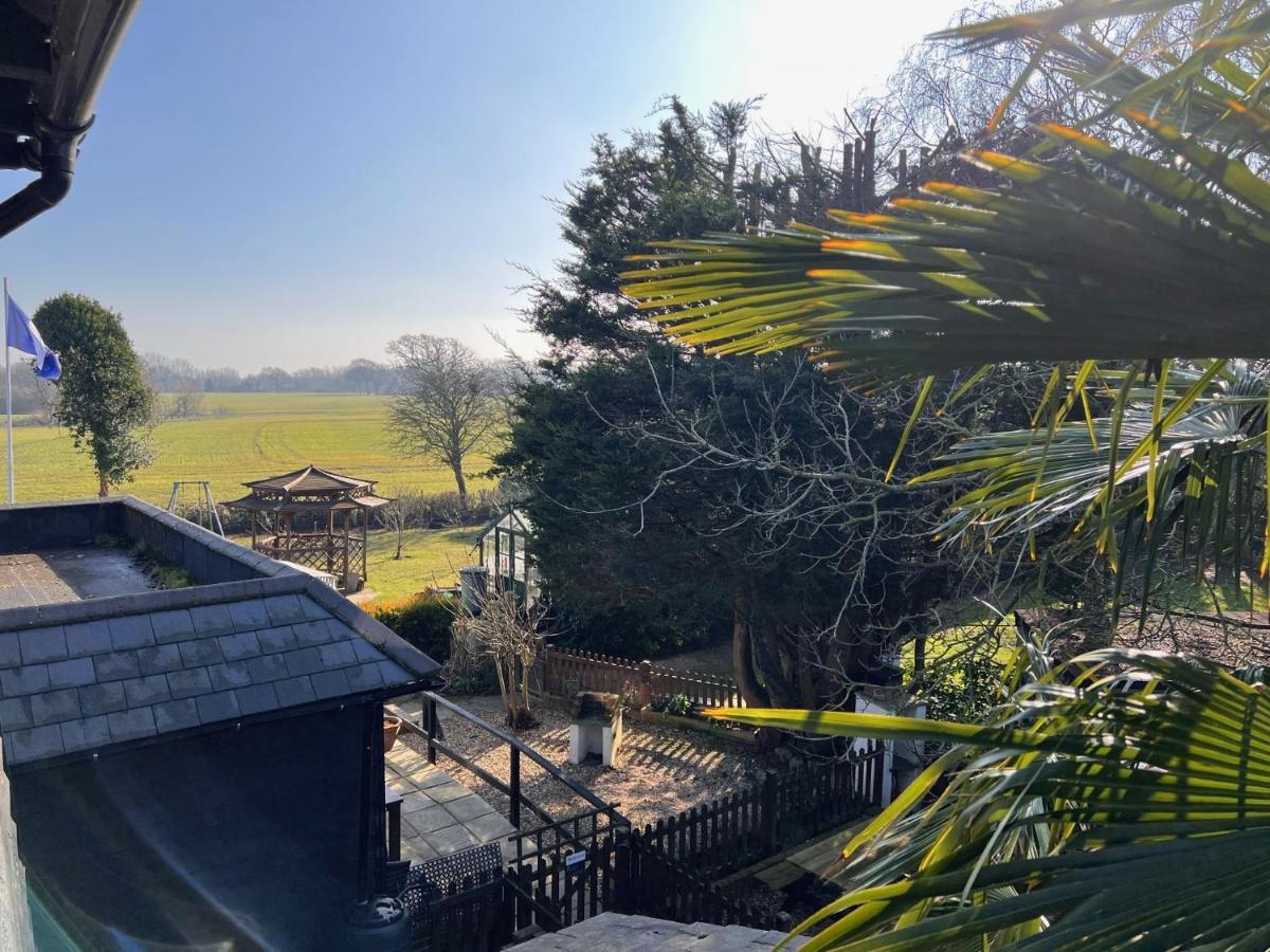Hunston Mill Self Catering Dog Stay For Free Chichester Exteriör bild