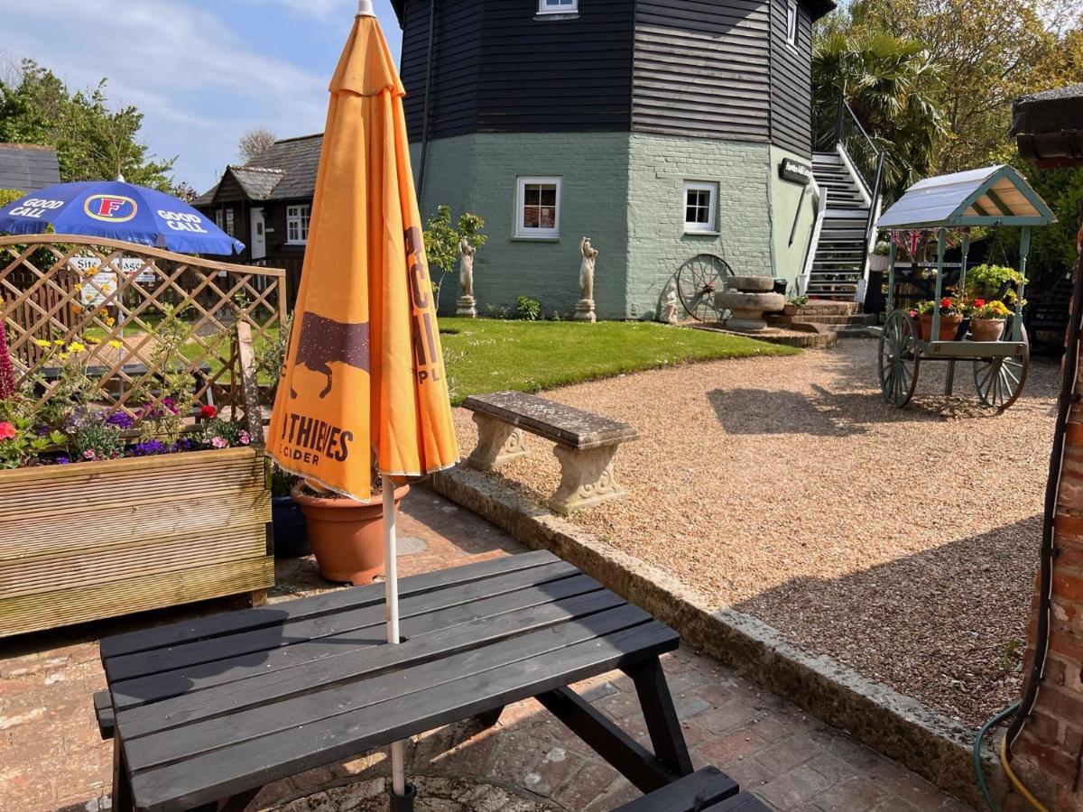 Hunston Mill Self Catering Dog Stay For Free Chichester Exteriör bild