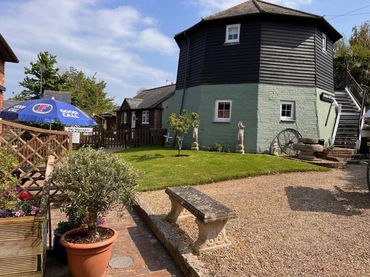 Hunston Mill Self Catering Dog Stay For Free Chichester Exteriör bild