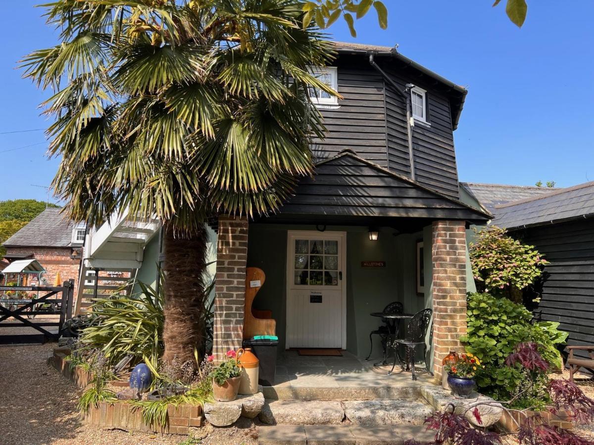 Hunston Mill Self Catering Dog Stay For Free Chichester Exteriör bild