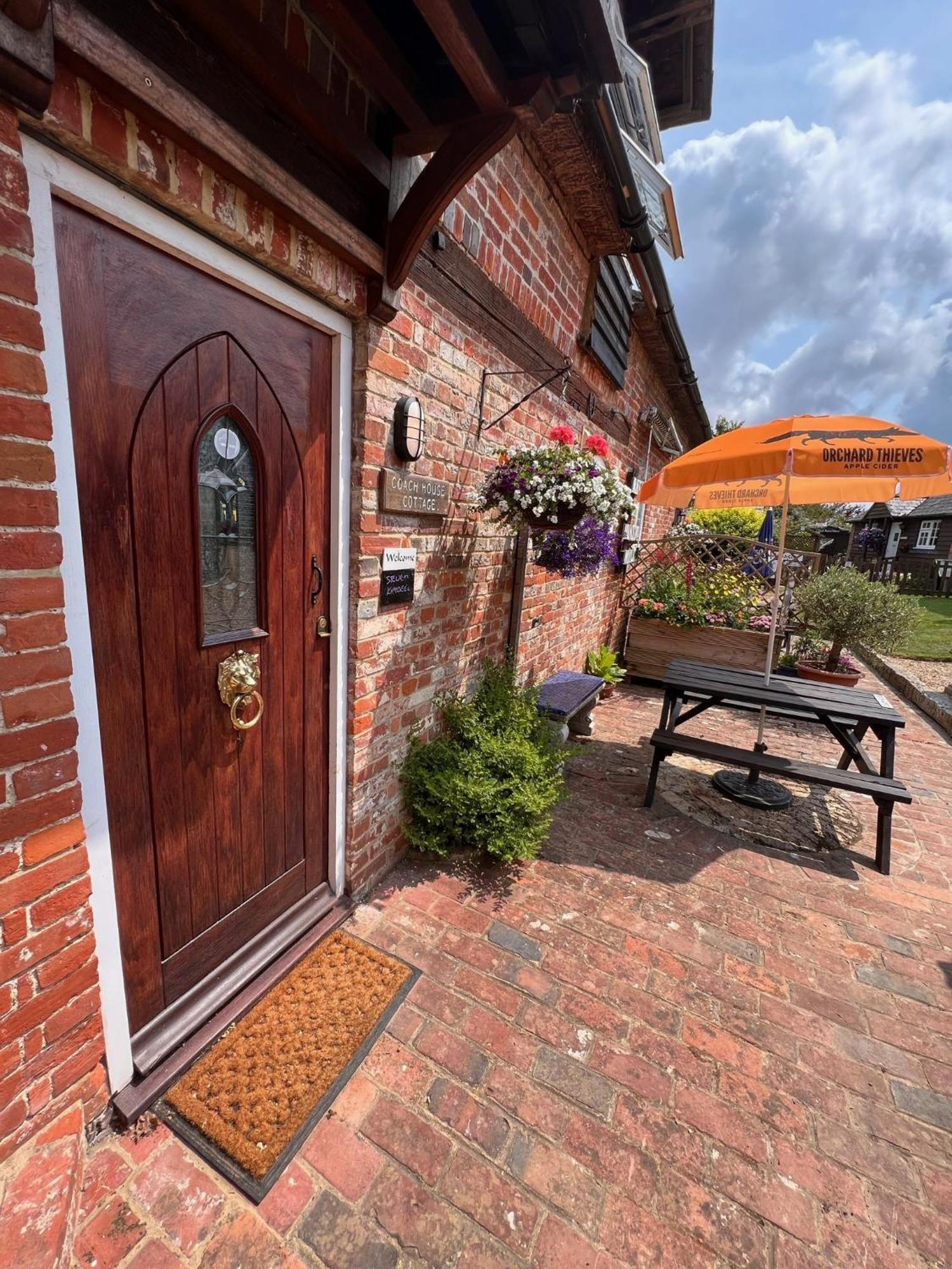 Hunston Mill Self Catering Dog Stay For Free Chichester Exteriör bild
