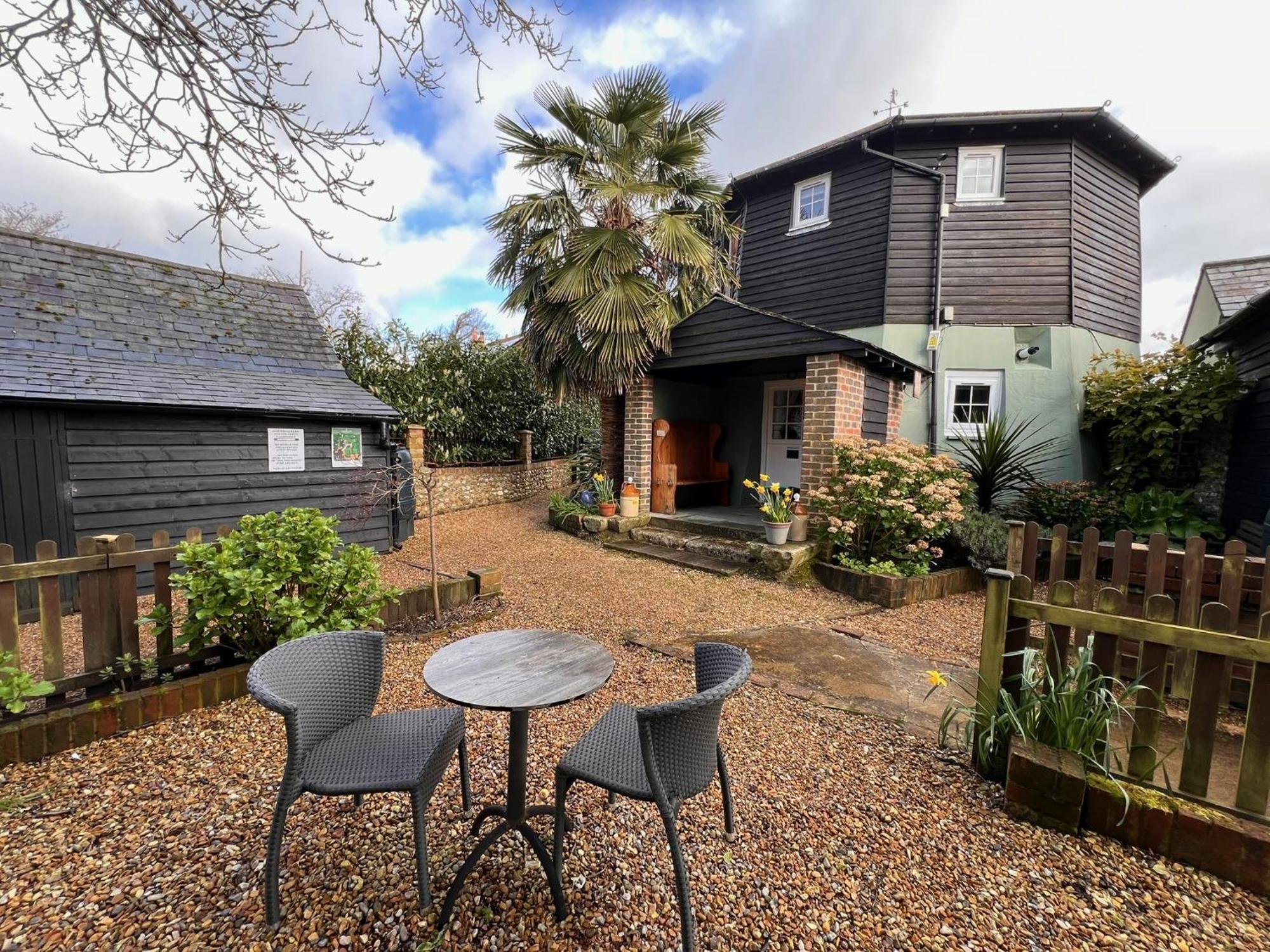 Hunston Mill Self Catering Dog Stay For Free Chichester Exteriör bild