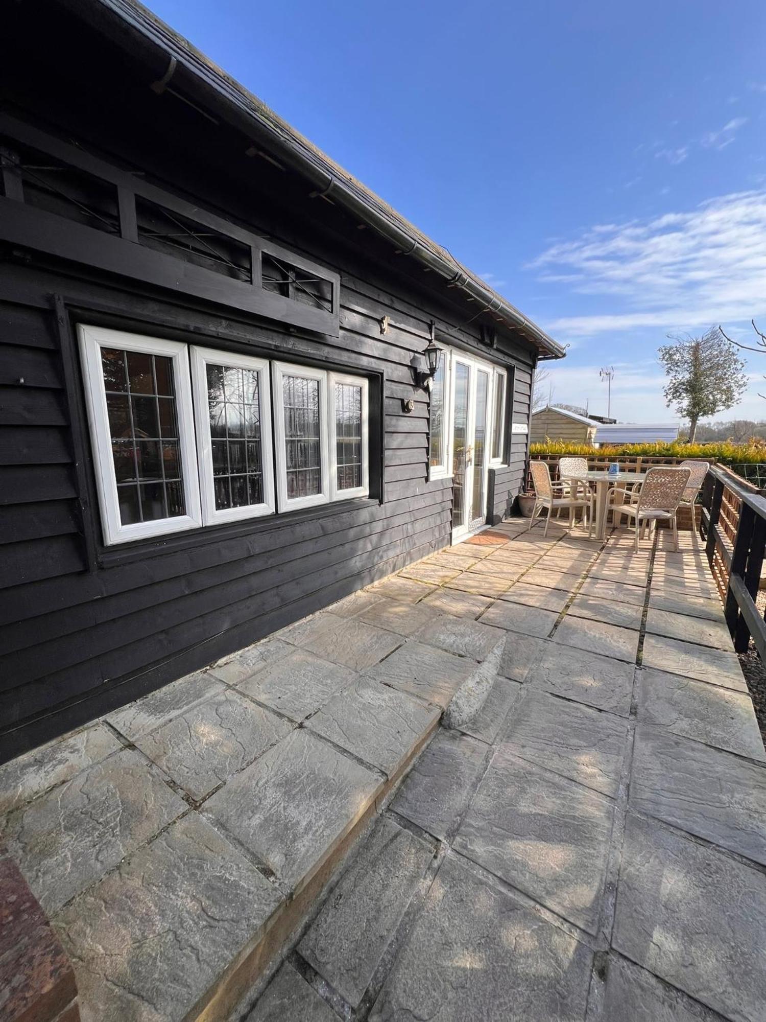 Hunston Mill Self Catering Dog Stay For Free Chichester Exteriör bild