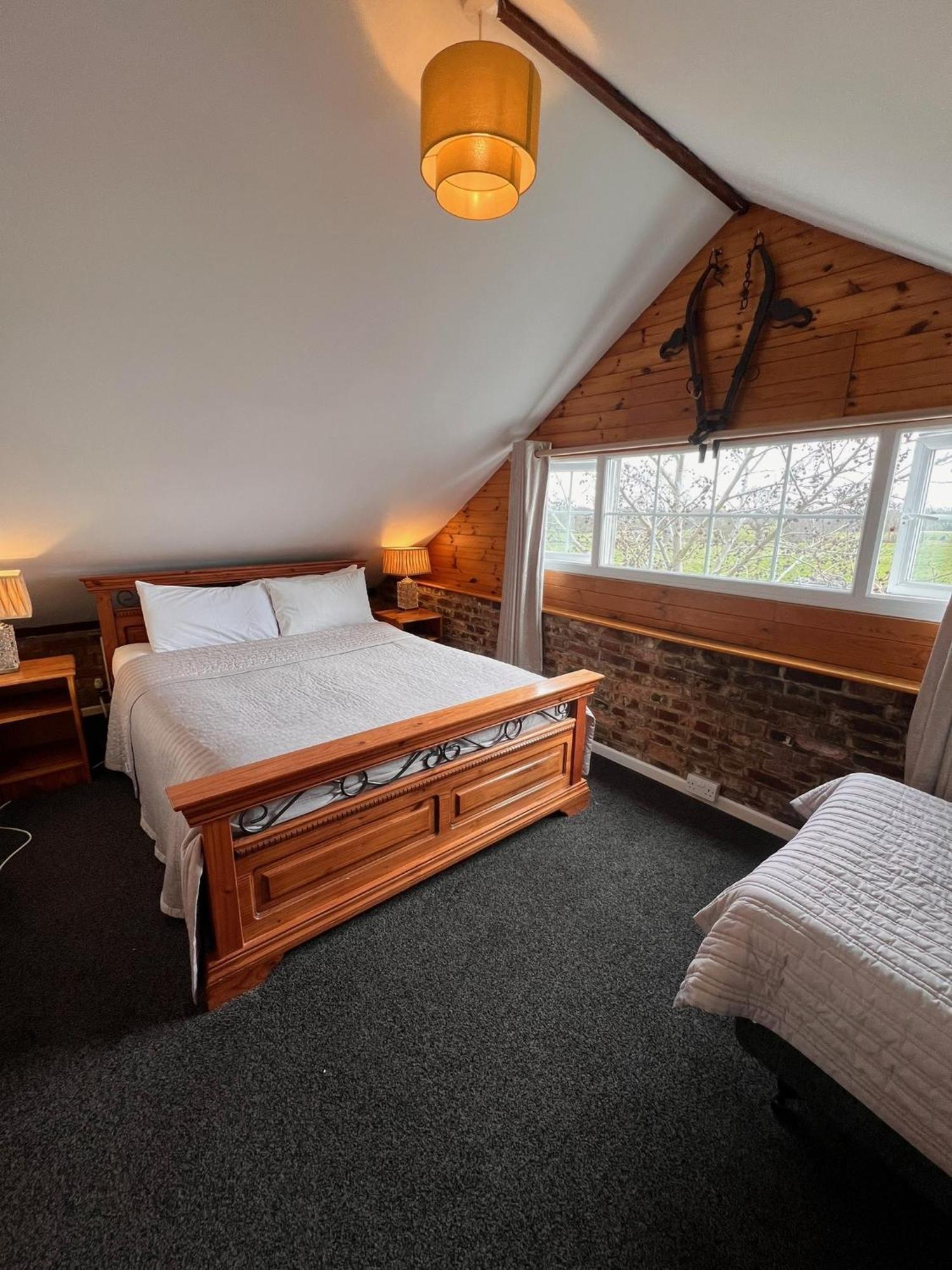 Hunston Mill Self Catering Dog Stay For Free Chichester Exteriör bild