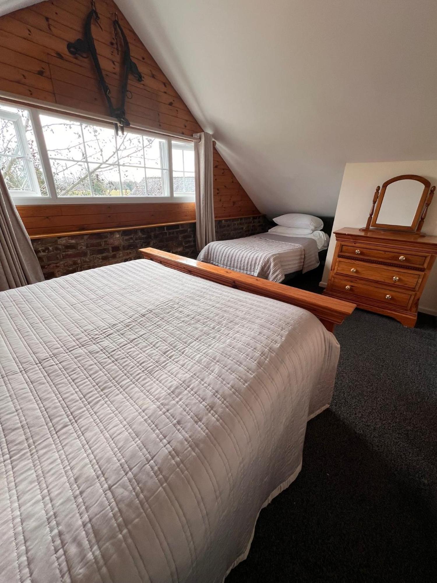 Hunston Mill Self Catering Dog Stay For Free Chichester Exteriör bild