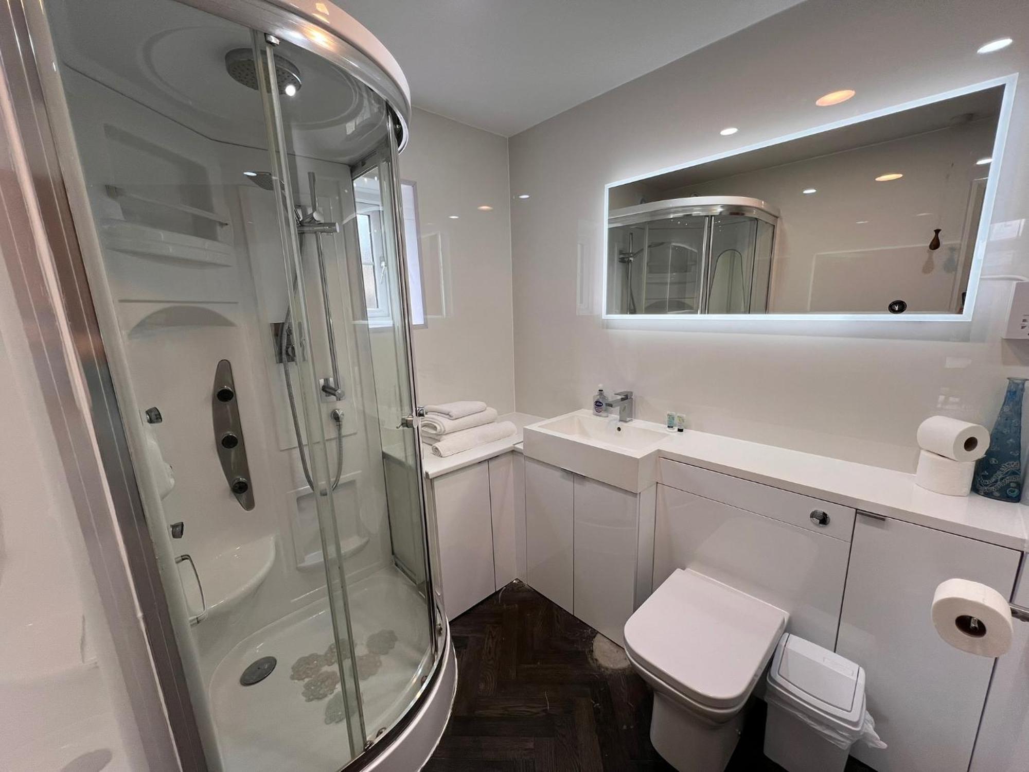 Hunston Mill Self Catering Dog Stay For Free Chichester Exteriör bild