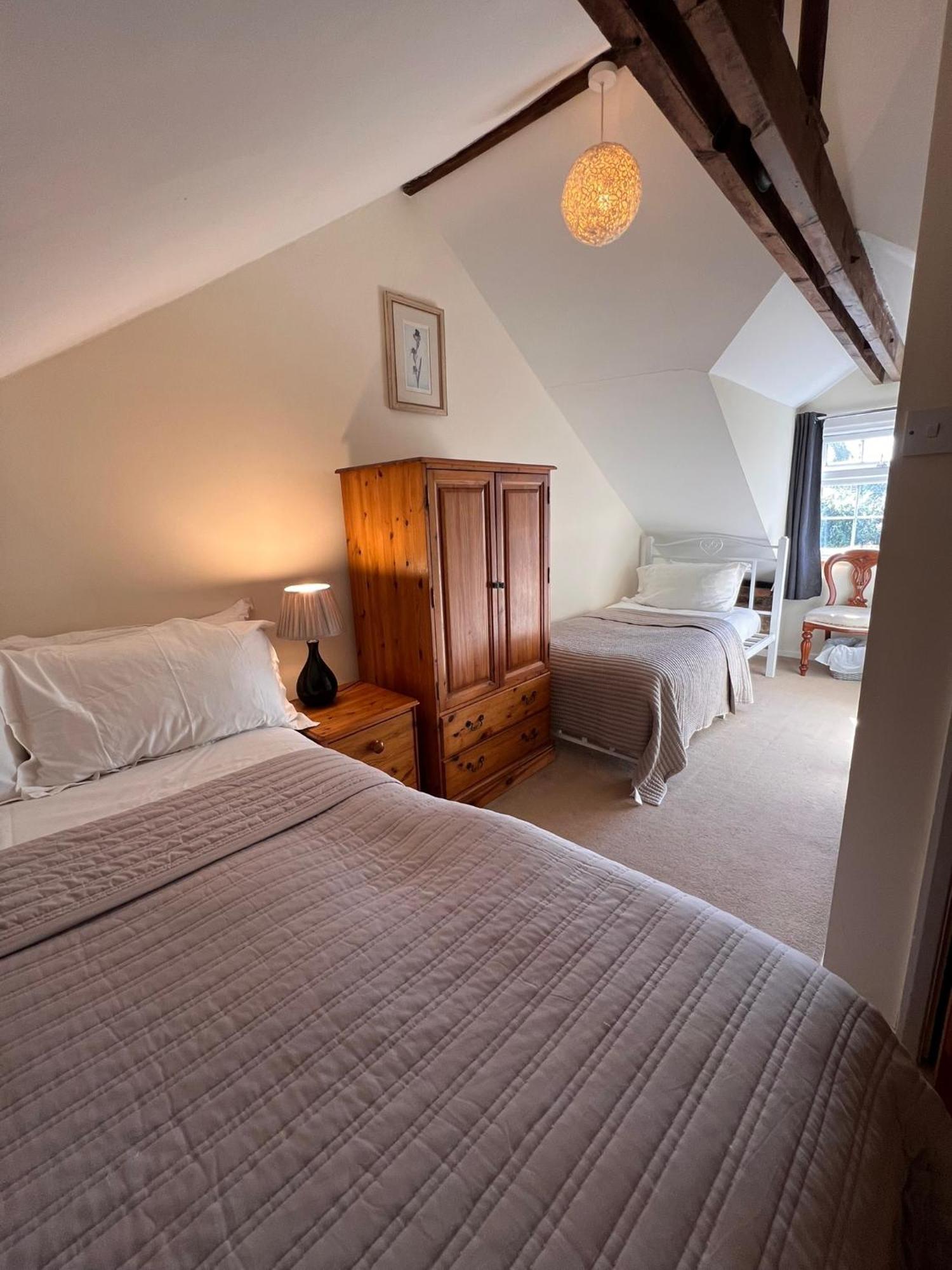 Hunston Mill Self Catering Dog Stay For Free Chichester Exteriör bild