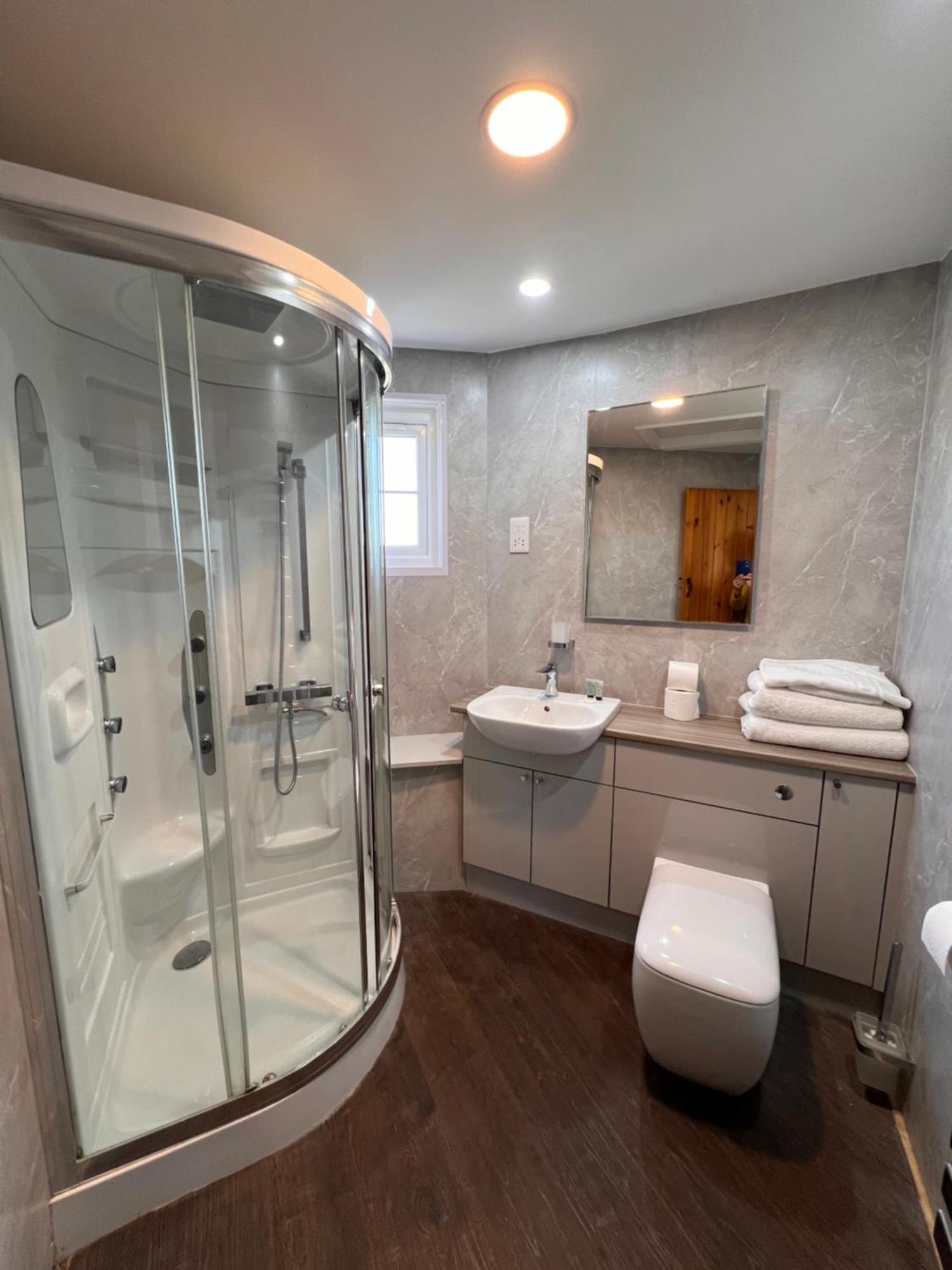 Hunston Mill Self Catering Dog Stay For Free Chichester Exteriör bild