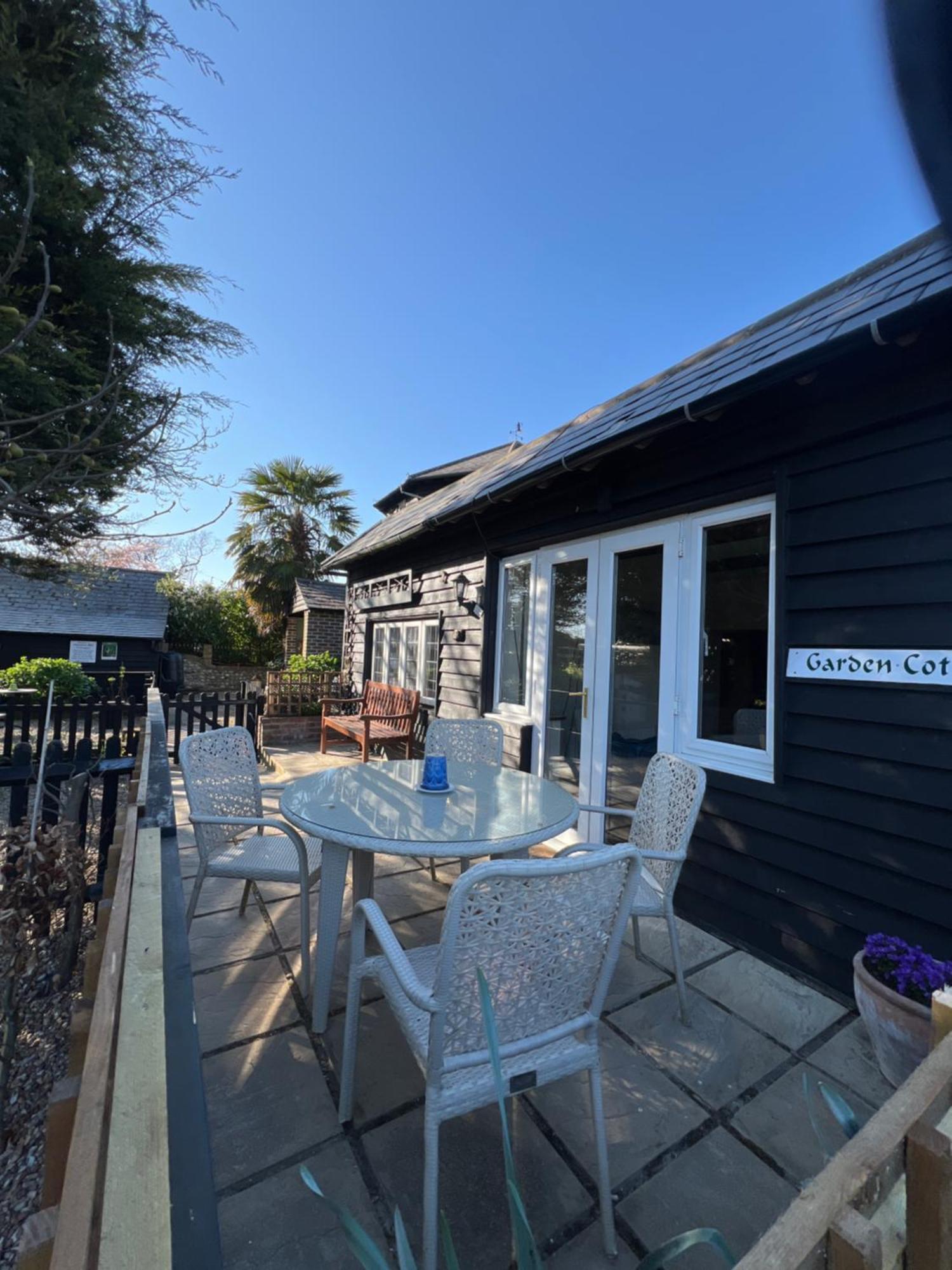 Hunston Mill Self Catering Dog Stay For Free Chichester Exteriör bild