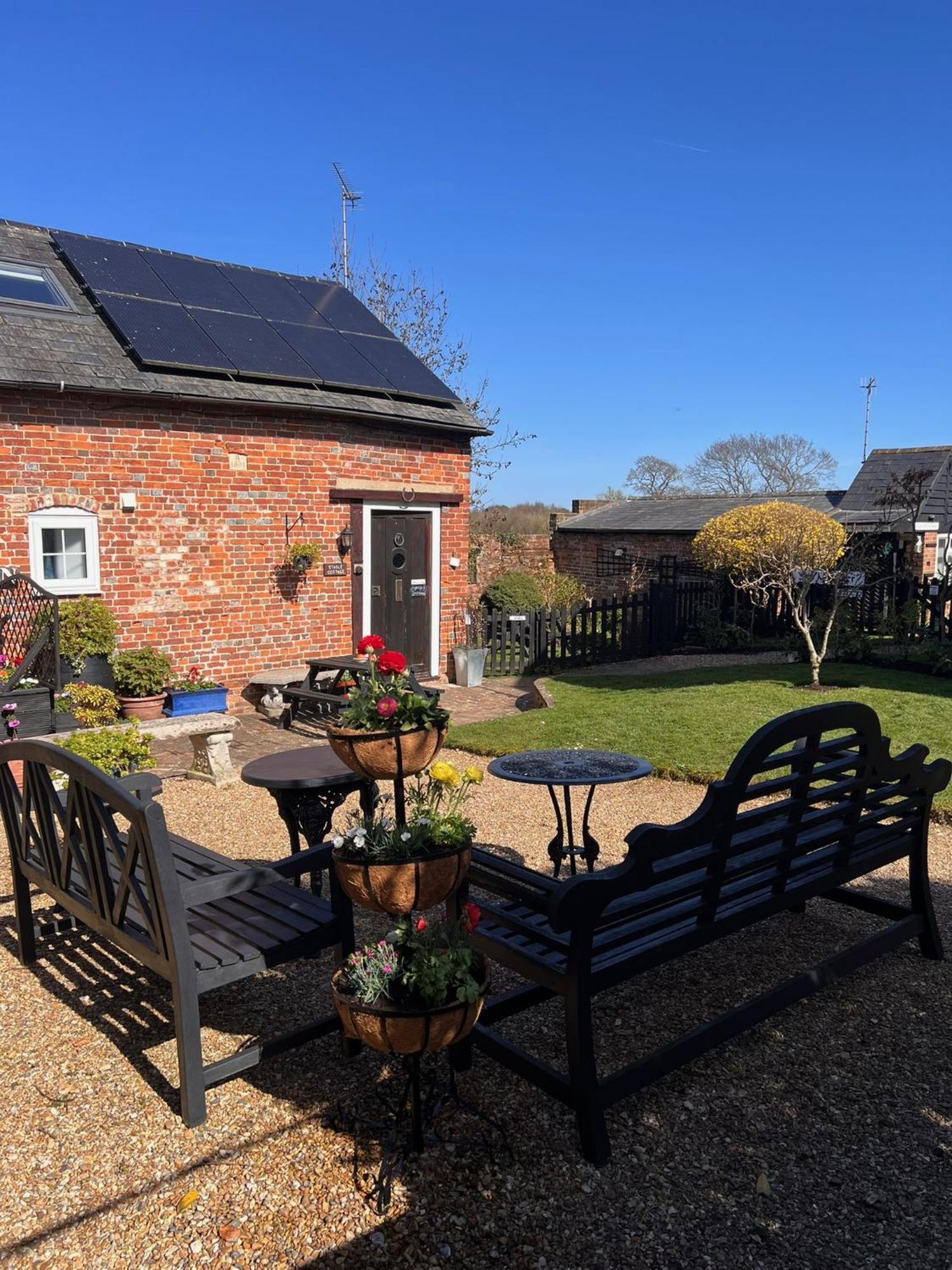 Hunston Mill Self Catering Dog Stay For Free Chichester Exteriör bild