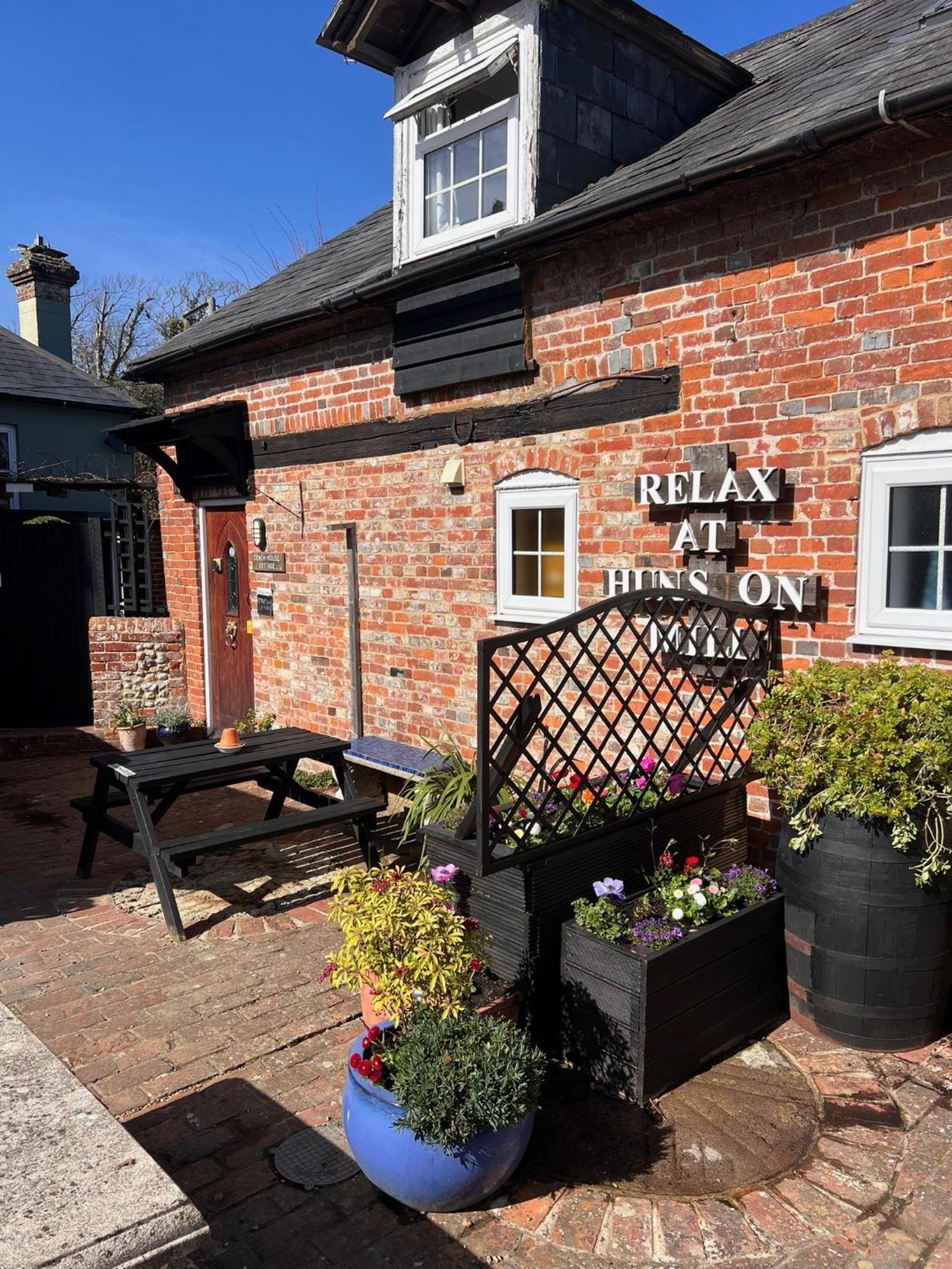 Hunston Mill Self Catering Dog Stay For Free Chichester Exteriör bild
