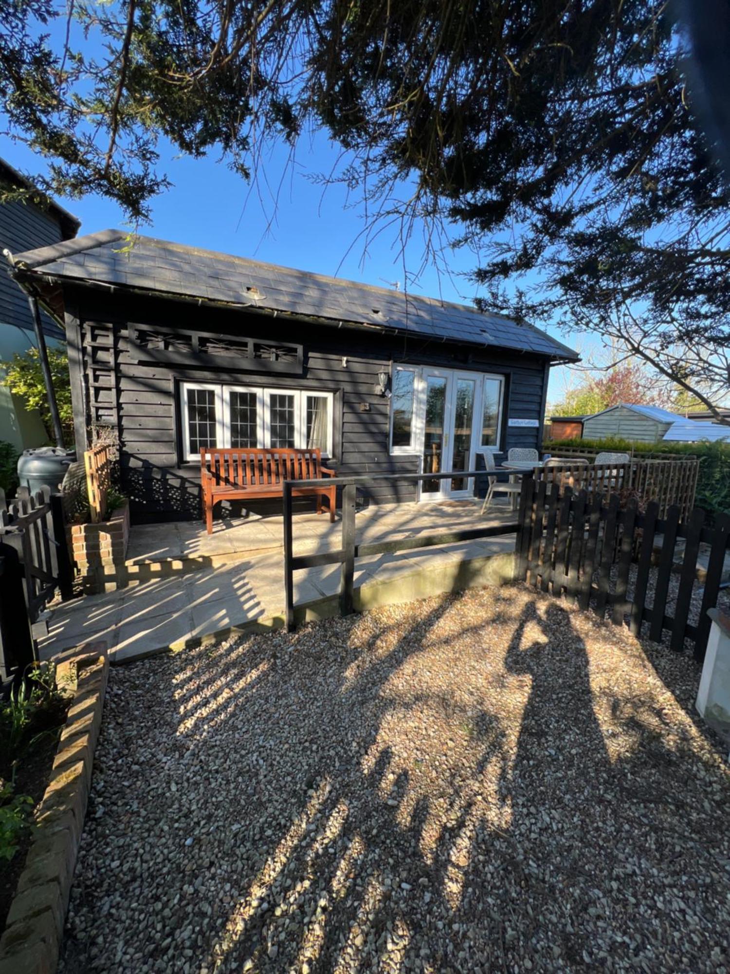 Hunston Mill Self Catering Dog Stay For Free Chichester Exteriör bild
