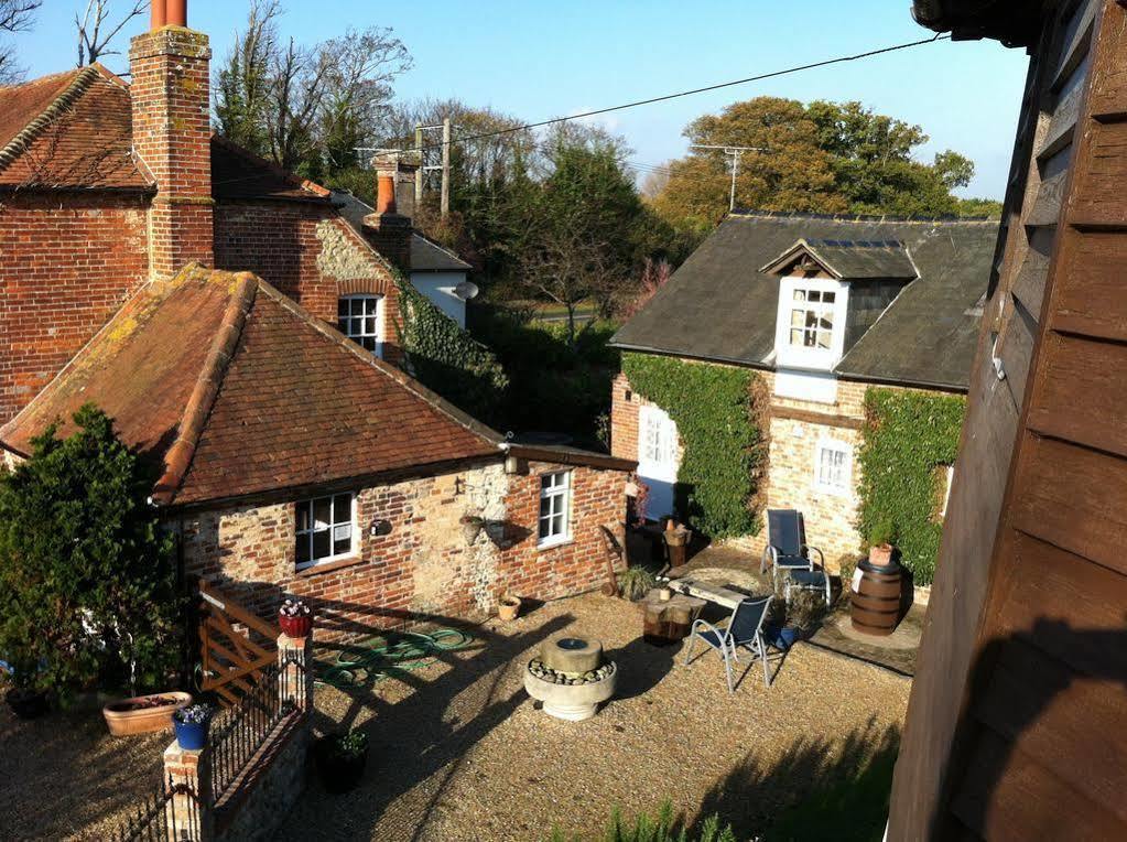 Hunston Mill Self Catering Dog Stay For Free Chichester Exteriör bild
