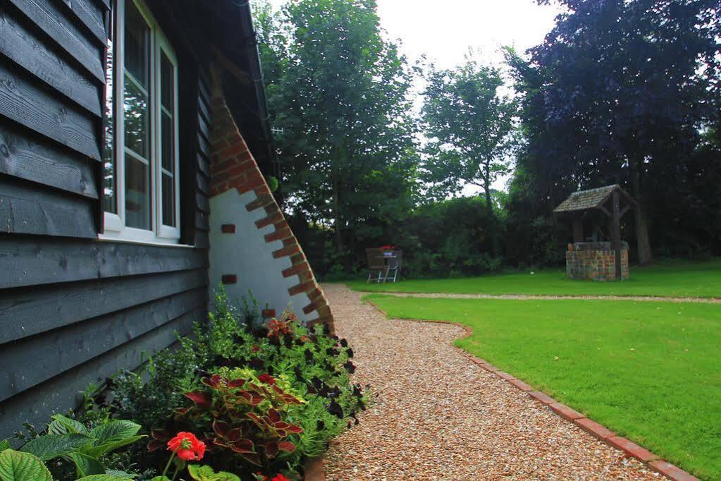 Hunston Mill Self Catering Dog Stay For Free Chichester Exteriör bild