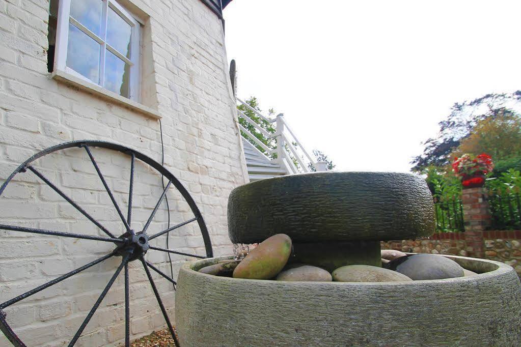 Hunston Mill Self Catering Dog Stay For Free Chichester Exteriör bild
