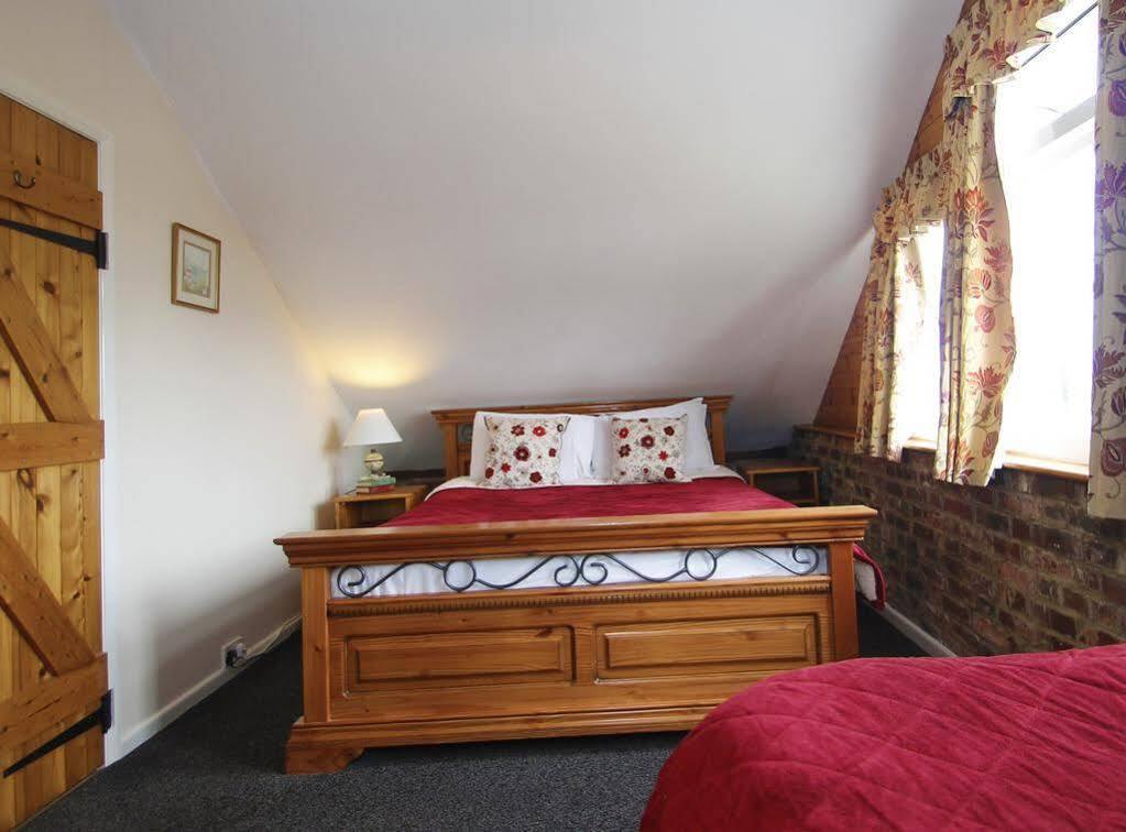 Hunston Mill Self Catering Dog Stay For Free Chichester Exteriör bild